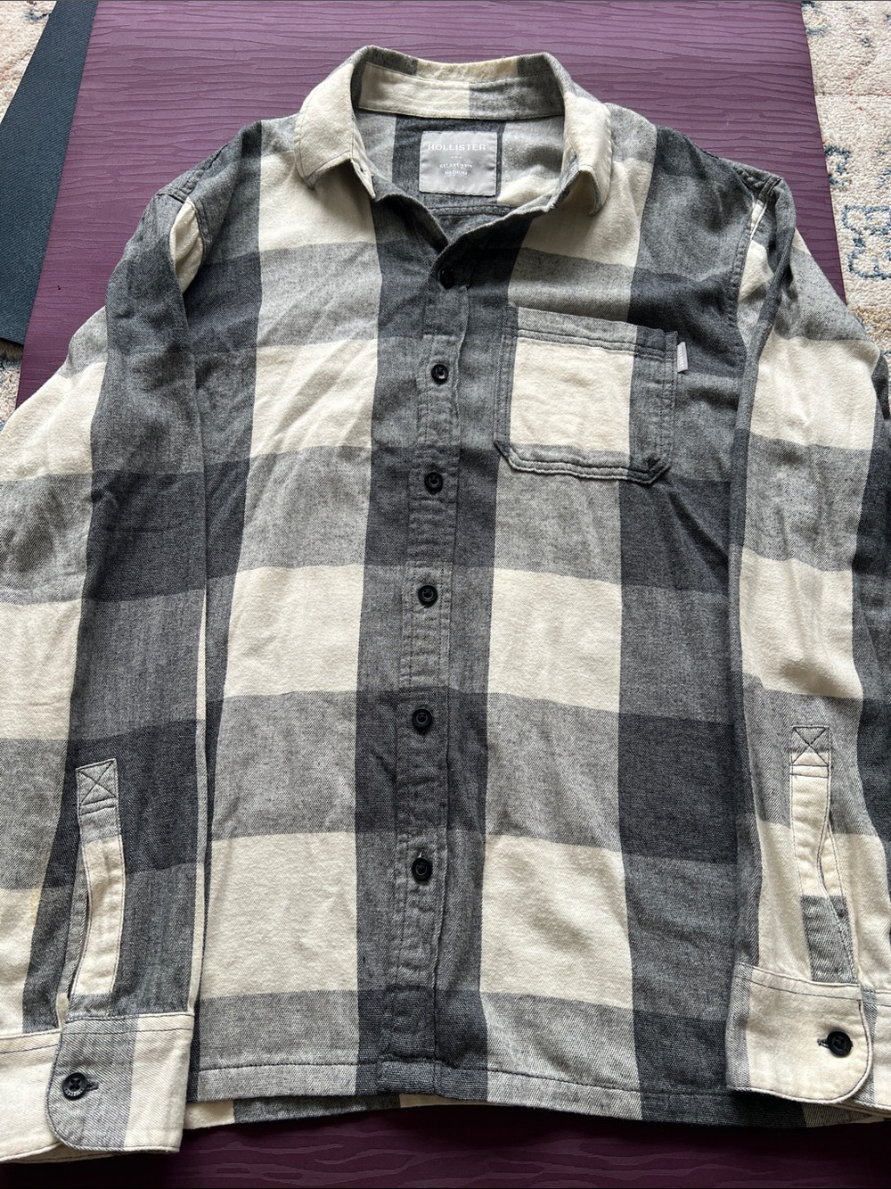Hollister Men's Black & Cream Plaid Button-Down Shirt